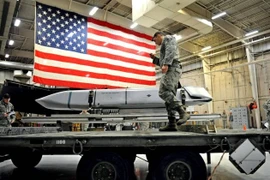 Bộ trưởng Quốc phòng Mỹ bất ngờ nói về khả năng giao vũ khí hạt nhân cho Ukraine