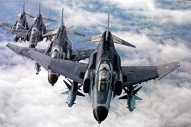 Tiêm kích F-4E Terminator 2020 thể hiện sự đáng sợ khi thắng tuyệt đối Su-27SK
