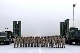 [ẢNH] Tên lửa đánh chặn "lạ" xuất hiện trên tổ hợp S-400 Thổ Nhĩ Kỳ