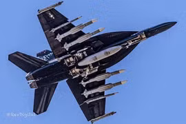 Tiêm kích F/A-18 trở thành 'sát thủ đạn đạo' nhờ tên lửa AIM-174