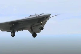 [ẢNH] UAV S-70 Okhotnik Nga sẽ đảm nhiệm vai trò hủy diệt UAV tấn công