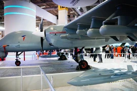 [ẢNH] UAV hạng nặng Aksungur sẽ diệt... cả đại đội xe tăng T-90 trong một lần xuất kích?