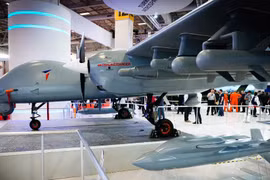 [ẢNH] UAV hạng nặng Aksungur sẽ diệt... cả đại đội xe tăng T-90 trong một lần xuất kích?