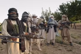 [ẢNH] Tiểu đoàn chuyên đánh bom tự sát của Taliban áp sát biên giới Tajikistan
