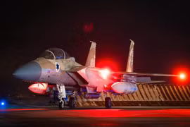 Giá dầu thô sẽ vượt mọi kỷ lục nếu Israel tấn công hạ tầng năng lượng Iran