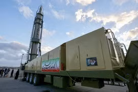 Tên lửa đạn đạo chống hạm Iran trong tay Houthi gây ác mộng cho tàu sân bay Mỹ