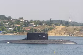 [ẢNH] Nga điều động chiếc tàu ngầm Kilo phiên bản 'độc nhất vô nhị' tới Kaliningrad