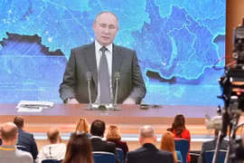 [ẢNH] 5 câu hỏi nổi bật dành cho Tổng thống Putin trong cuộc họp báo cuối năm