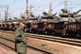[ẢNH] Tổng tham mưu trưởng Ukraine phản ứng khi 28 nhóm tác chiến Nga áp sát biên giới