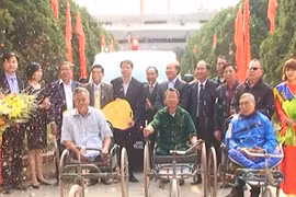 Vietinbank khánh thành cầu và trao tặng xe ô tô cứu thương