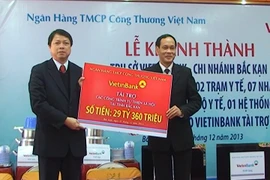 Vietinbank trao tặng các công trình an sinh xã hội tại 2 tỉnh Bắc Kạn và Ninh Bình