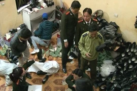 Sản xuất quân trang giả - Lỗ hổng từ việc quản lý làng nghề