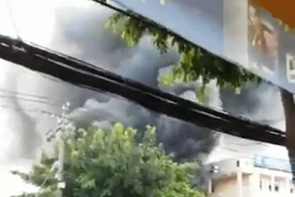 Cây xăng phát hỏa dữ dội, nhiều tiếng nổ lớn phát ra