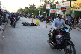 Va chạm với xe tải, người phụ nữ đi xe máy tử vong