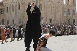 Cậu bé 15 tuổi bị IS chặt đầu chỉ vì nghe nhạc phương Tây