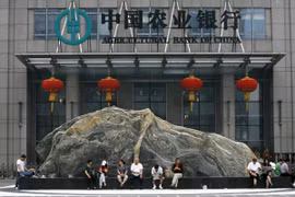 Mỹ phạt ngân hàng Trung Quốc 215 triệu USD