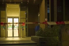 Ông lão nhảy lầu tự tử rơi trúng bé 10 tháng tuổi