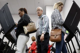 Cử tri Mỹ tham gia bỏ phiếu sớm cao kỷ lục, tín hiệu tốt cho bà Clinton