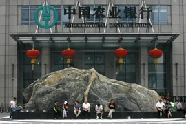 Mỹ phạt ngân hàng Trung Quốc 215 triệu USD