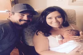 Mang thai hộ con gái, sinh cháu ngoại