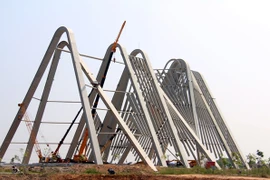 Quảng Ninh lên tiếng vụ xây cổng chào khổng lồ 198 tỷ đồng