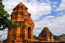 "Chăm Pa trong chiếc va li"