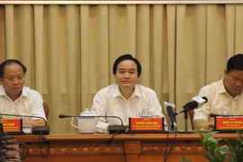 Bộ trưởng Phùng Xuân Nhạ cùng Bí thư Đinh La Thăng bắt tay xóa dạy thêm, học thêm