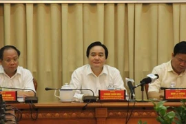 Bộ trưởng Phùng Xuân Nhạ cùng Bí thư Đinh La Thăng bắt tay xóa dạy thêm, học thêm