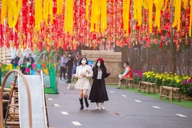 Người Hà Nội du xuân vui tươi, bình an