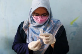 Indonesia bắt đầu tiêm vaccine Covid-19 bổ sung, nhưng sẽ tính phí 