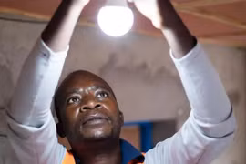 Năng lượng xanh thắp sáng cuộc sống của người tị nạn ở Rwanda 