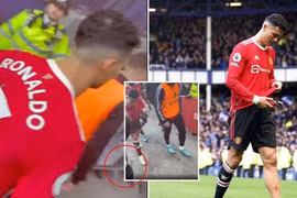 Ronaldo bị FA buộc tội trong vụ đập điện thoại cổ động viên 