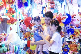 Phố cổ Hà Nội rộn ràng đón Tết Trung thu