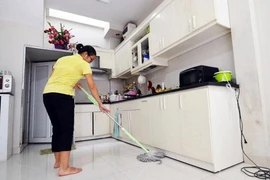 Quấy rối tình dục, ngược đãi người giúp việc gia đình bị phạt tới 75 triệu đồng