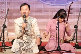 Những cuộc tác nghiệp "có lãi" của phóng viên văn hóa 