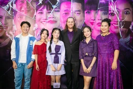 Đám tang ồn ào trong Đêm tối rực rỡ!