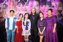 Đám tang ồn ào trong Đêm tối rực rỡ!