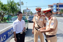 Khi Giấy phép lái xe đã được tích hợp vào thẻ Căn cước công dân gắn chíp, người dân tham gia giao thông có phải mang theo Giấy phép lái xe nữa không? 