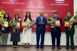 Chủ tịch nước: Văn học phải hun đúc cho thế hệ trẻ ý chí, nghị lực vươn lên