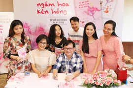 Nhà văn Nguyễn Nhật Ánh ra sách dịp Tết: “Ra bờ suối ngắm hoa kèn hồng” 