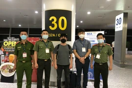 Lật mặt kẻ trốn truy nã Interpol từ tiếng rao của người bán hàng rong