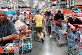 “Cơn sóng” lạm phát lan rộng, các nước tăng cường biện pháp ngăn chặn 