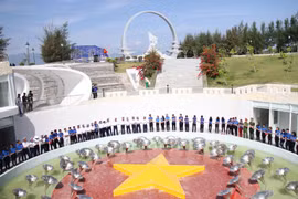 34 năm đã trôi qua nhưng hình ảnh các chiến sĩ Hải quân Việt Nam hiên ngang đứng thành vòng tròn bảo vệ lá cờ Tổ quốc trên đảo Gạc Ma, vẽ thành “vòng tròn bất tử” trong cuộc chiến không cân sức với đối phương đã mãi mãi đi vào sử sách như bản anh hùng ca về lòng yêu nước