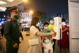 Tạo không gian vui chơi an toàn tại phố đi bộ hồ Gươm