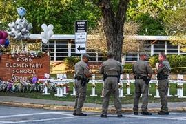 Những lời khẩn cầu kiểm soát súng đạn tại Mỹ