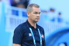 Thêm một đối thủ của thầy Park mất việc 