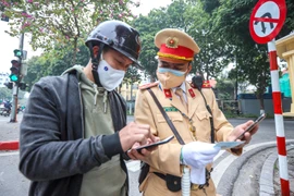 Ngày đầu áp dụng nộp phạt trực tuyến khi vi phạm giao thông