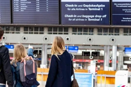 Hàng không Mỹ kêu gọi dỡ bỏ quy định xét nghiệm đối với khách quốc tế 