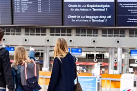 Hàng không Mỹ kêu gọi dỡ bỏ quy định xét nghiệm đối với khách quốc tế 