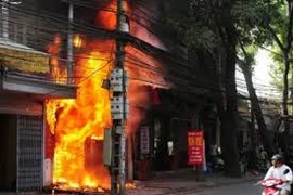 Hai mẹ con suýt chết vì bị bạn chồng phóng hỏa lúc nửa đêm